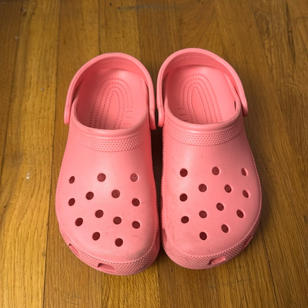 Girls pink crocs